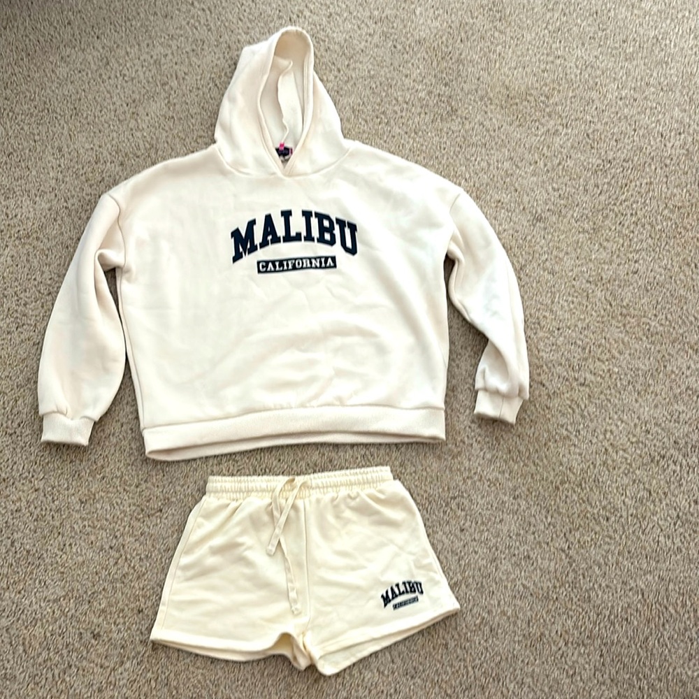 Cute Edikted shorts and hoodie set. Perfect for summers at the beach or lake!